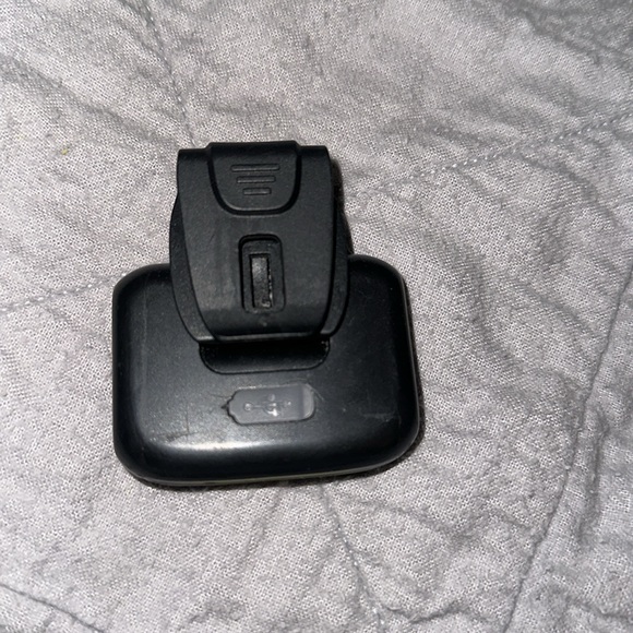 Clip on to your hat so you have two free hands to work. - Picture 2 of 3